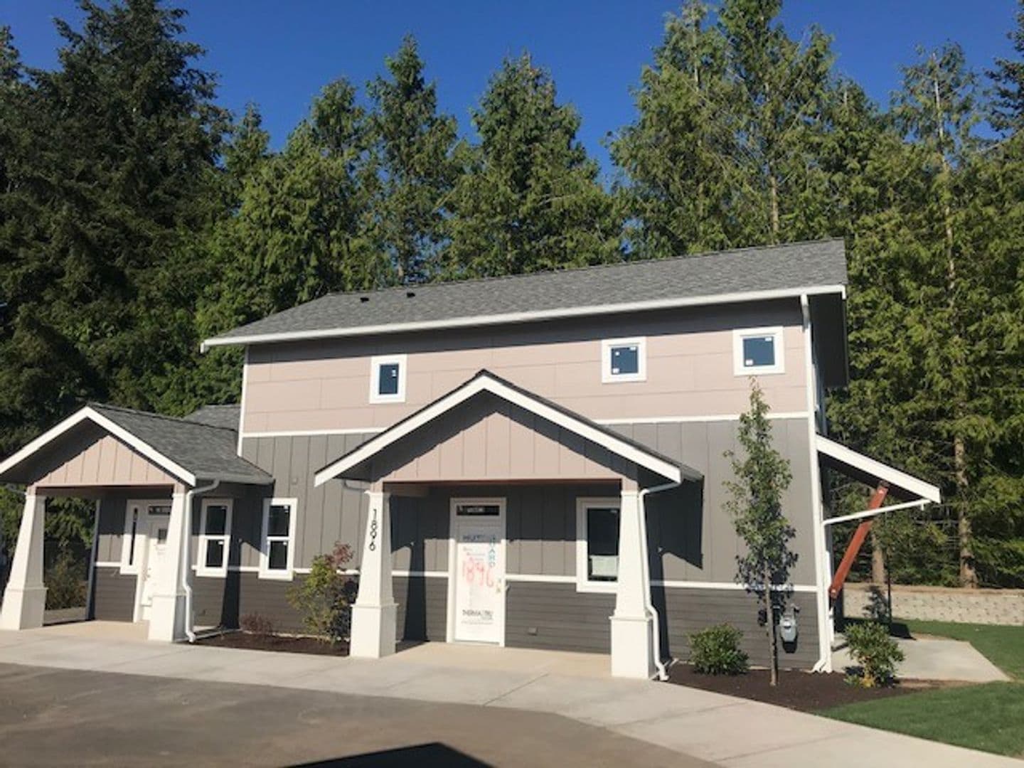 Lynden Apartment: 1896 Front Street