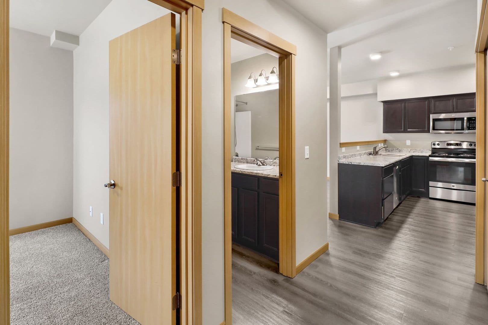 Bellingham Apartment: 541 -545 -549 E Kellogg Road