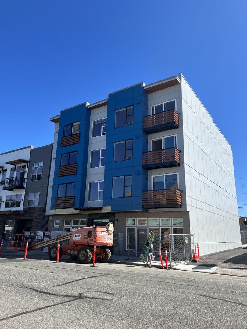 Bellingham Apartment: 2518 Meridian Street