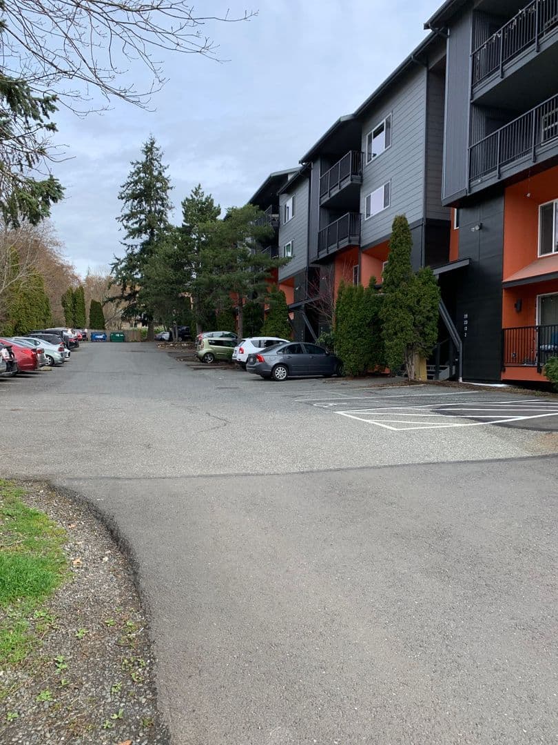 Bellingham Apartment: 2305 Douglas Avenue