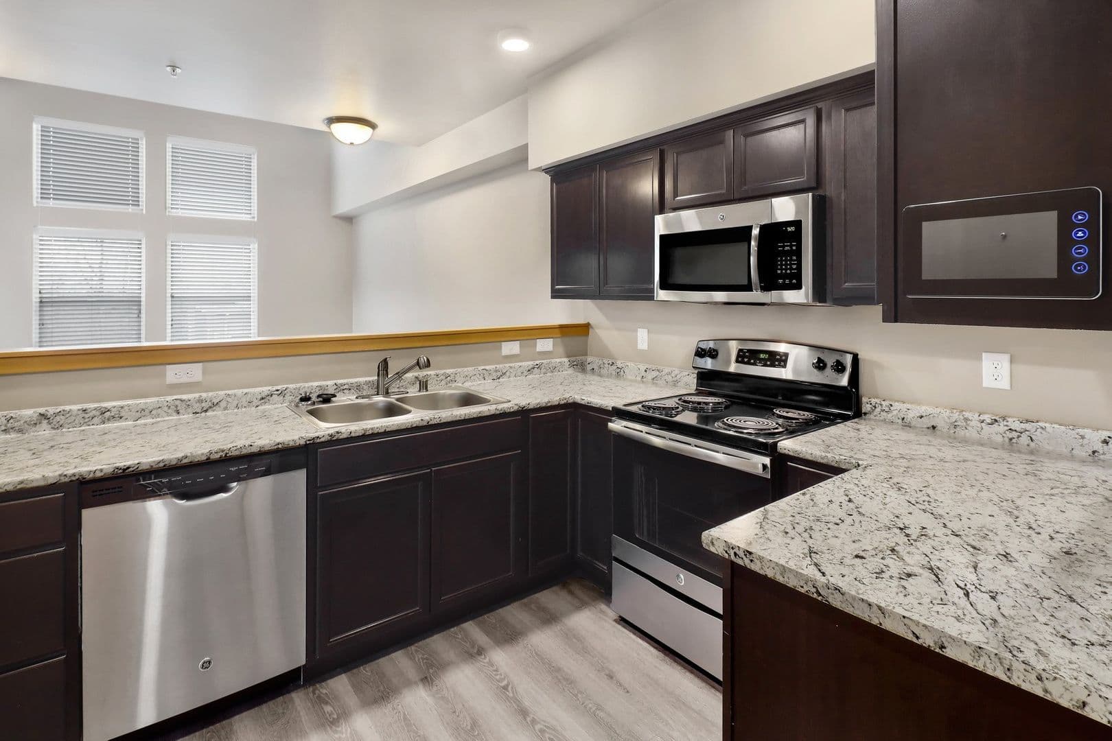 Bellingham Apartment: 541 -545 -549 E Kellogg Road