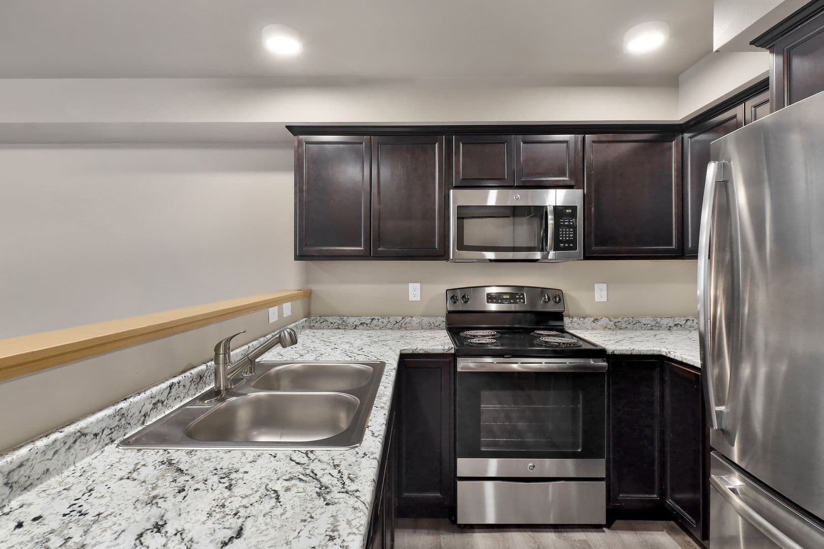 Bellingham Apartment: 541 -545 -549 E Kellogg Road