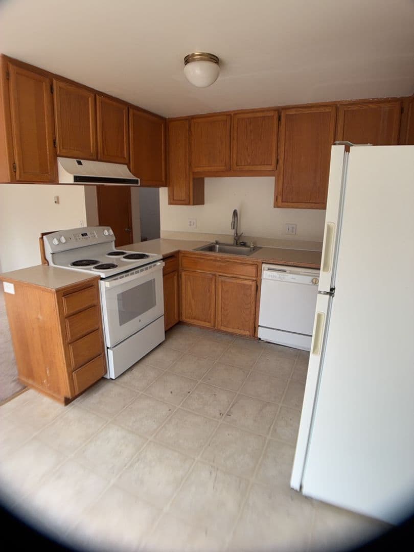 Bellingham Apartment: 2720-2722 St Paul Ct
