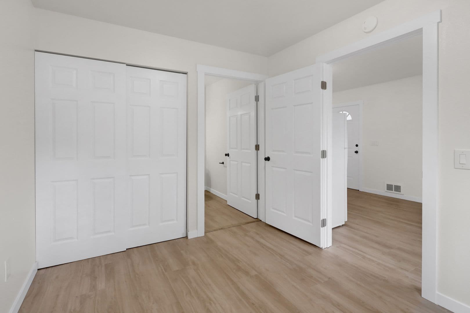 Bellingham Apartment: 1401-1405 E Sunset Dr
