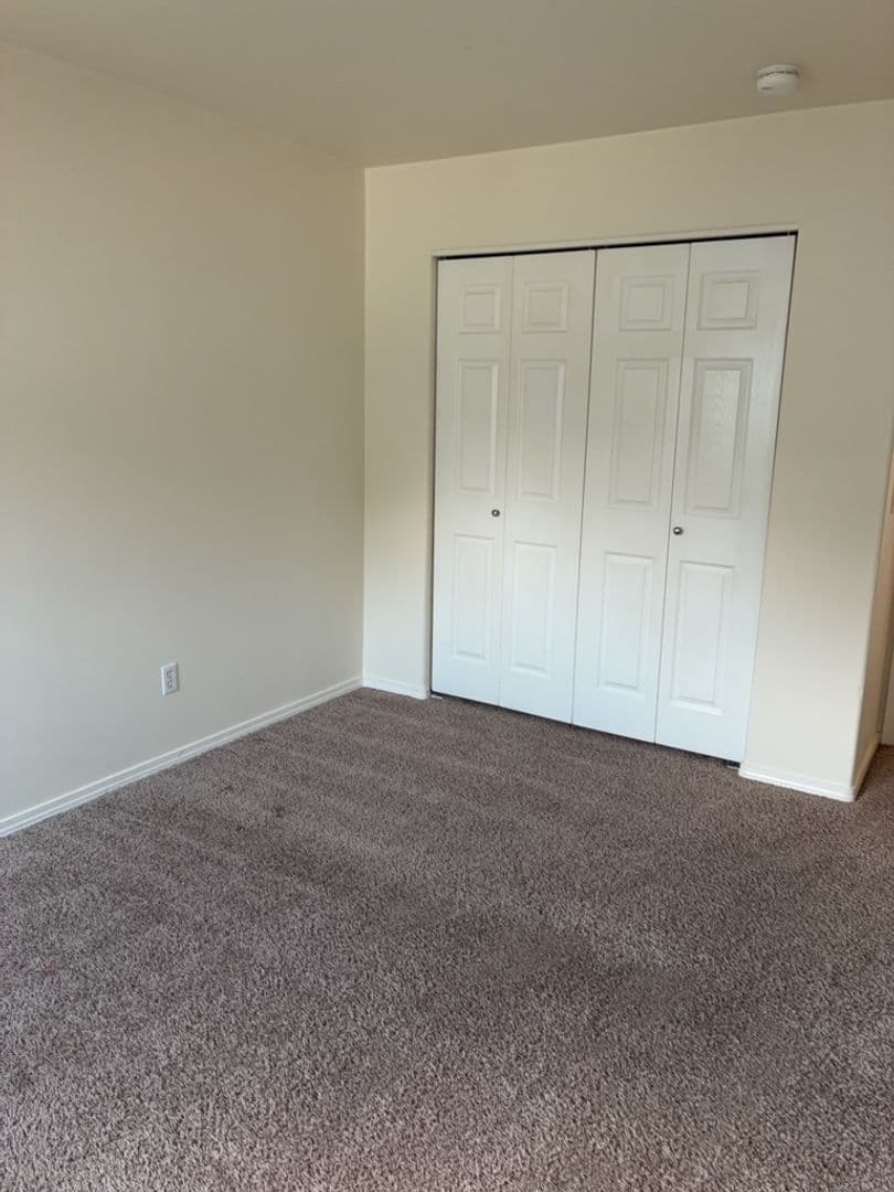 Blaine Apartment: 220 14th Street