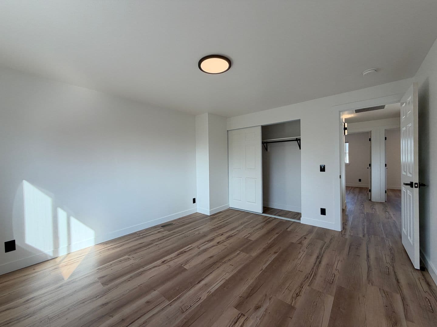 Bellingham Apartment: 2720-2722 St Paul Ct