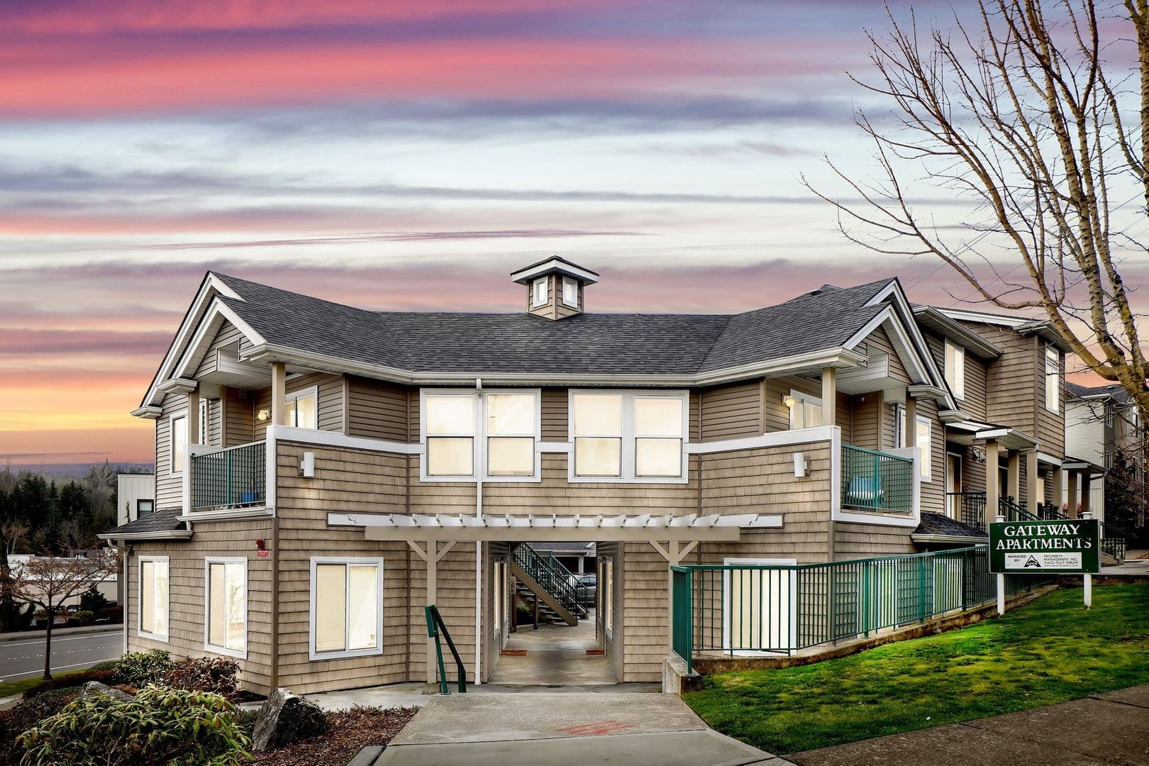 Bellingham Apartment: 230, 240 & 250 32nd Street