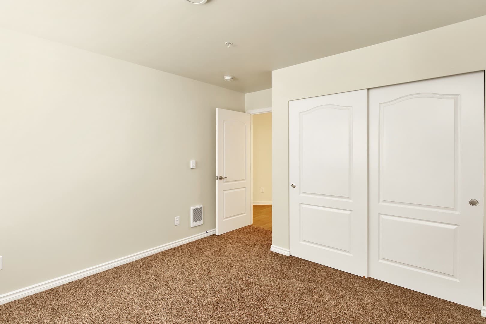 Lynden Apartment: 8881-8885 Depot Rd