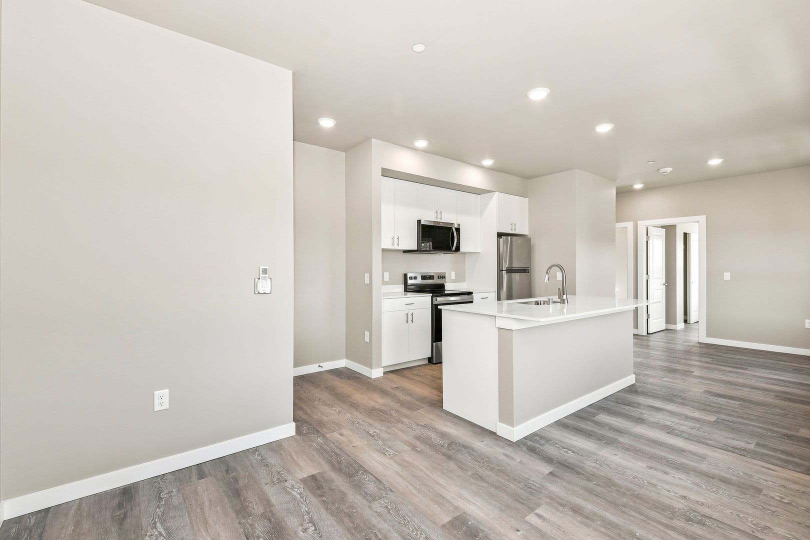 Bellingham Apartment: 2418 Verona Street