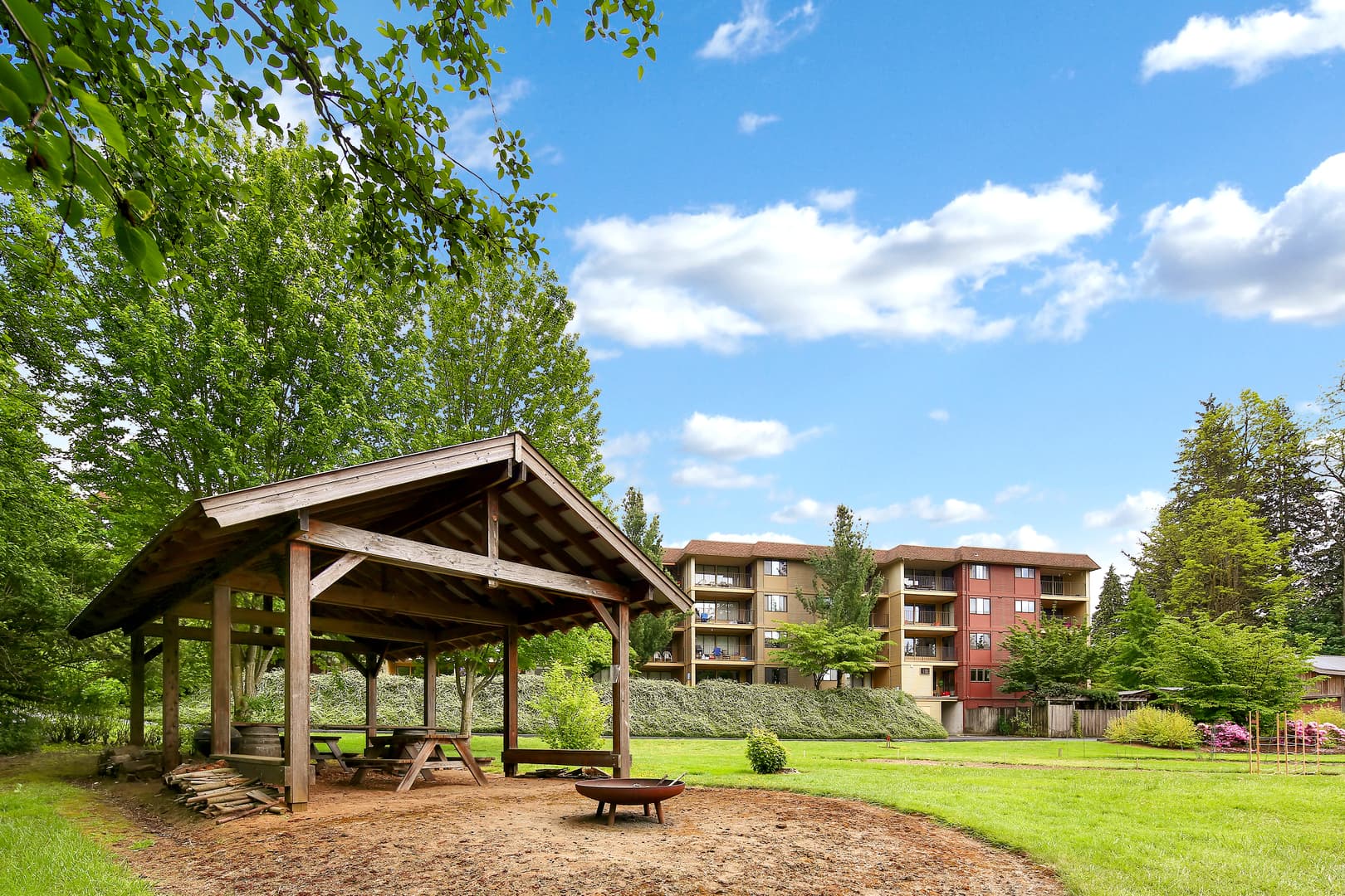 Lynden Apartment: La Villa Drive, 1412 Liberty St, 1414 Liberty St, 14th St