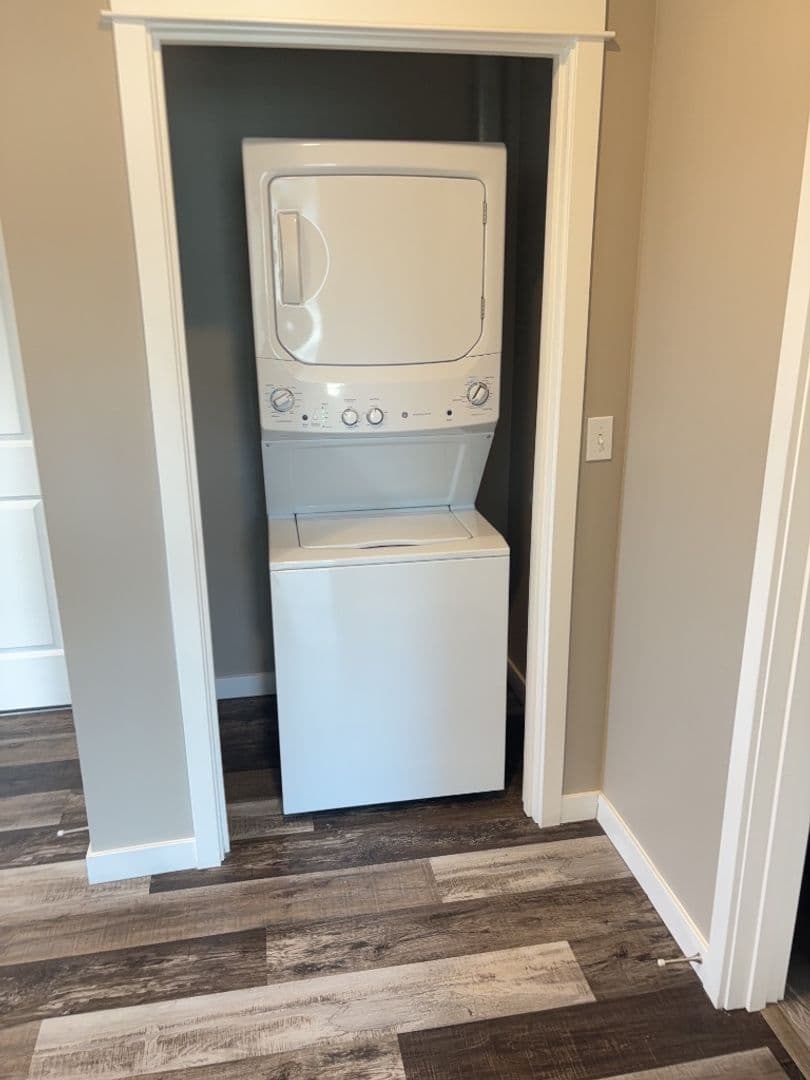 Bellingham Apartment: 109 Samish Way & 112 37th Street
