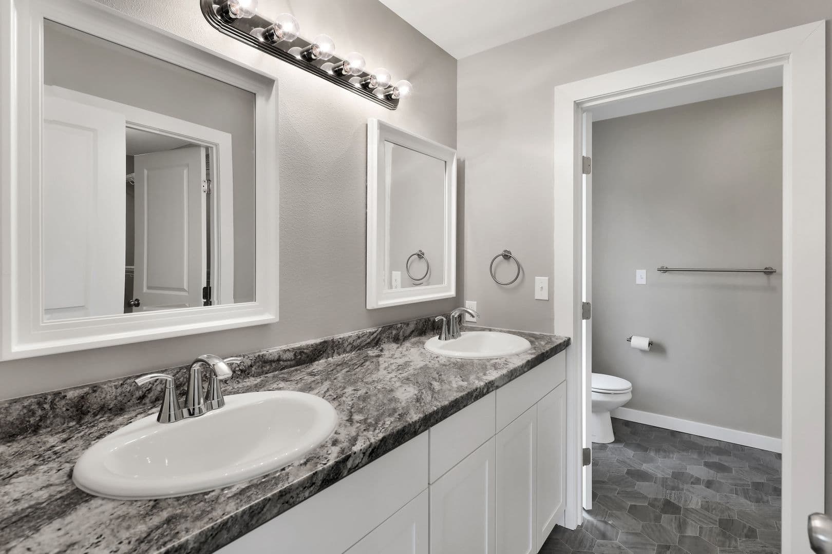 Lynden Apartment: 521 Main Place