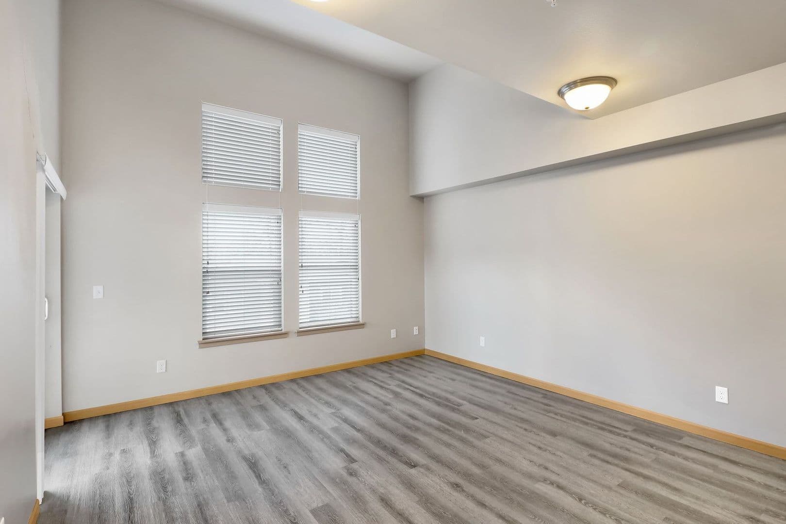 Bellingham Apartment: 541 -545 -549 E Kellogg Road