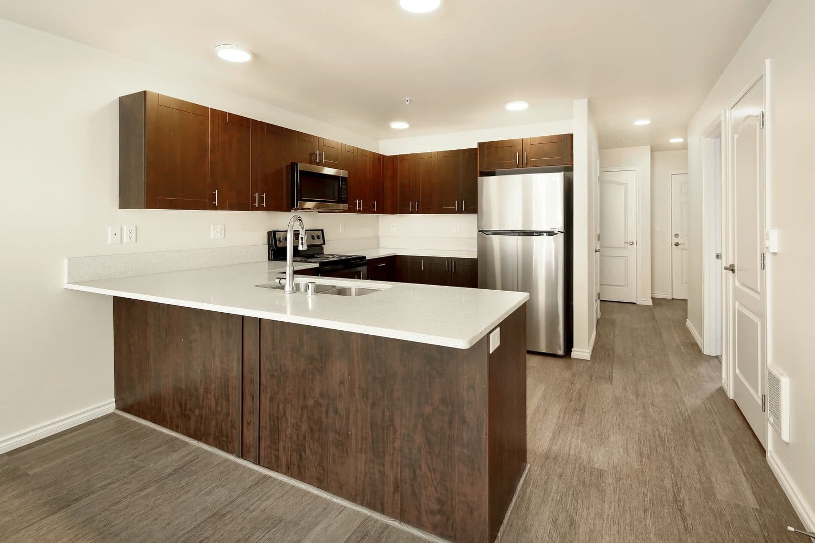 Lynden Apartment: 8874-8878  Depot Road