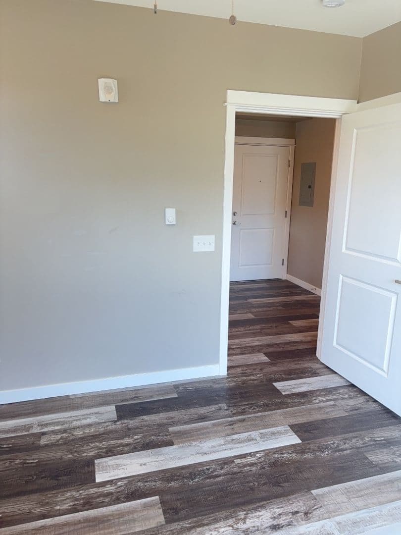 Bellingham Apartment: 109 Samish Way & 112 37th Street