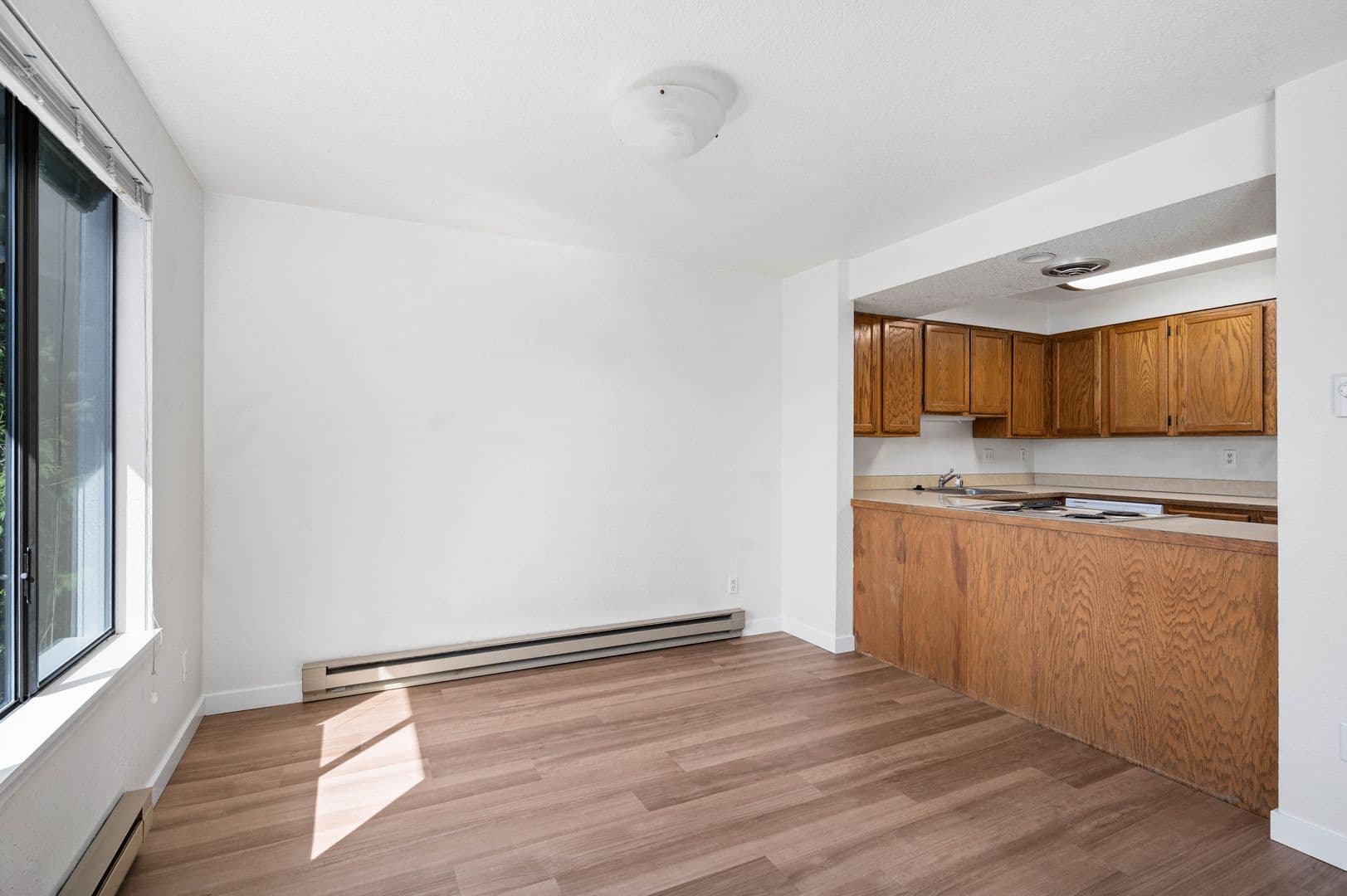 Bellingham Apartment: 2502-2506 Douglas Avenue