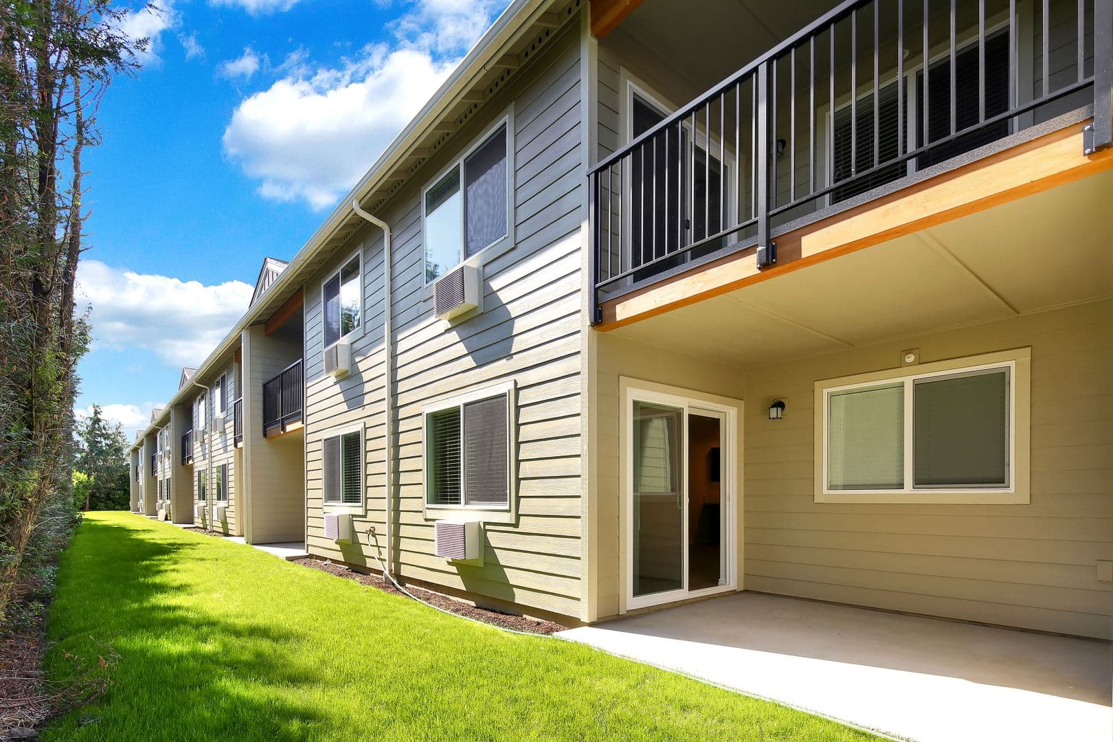 Lynden Apartment: 8874-8878  Depot Road