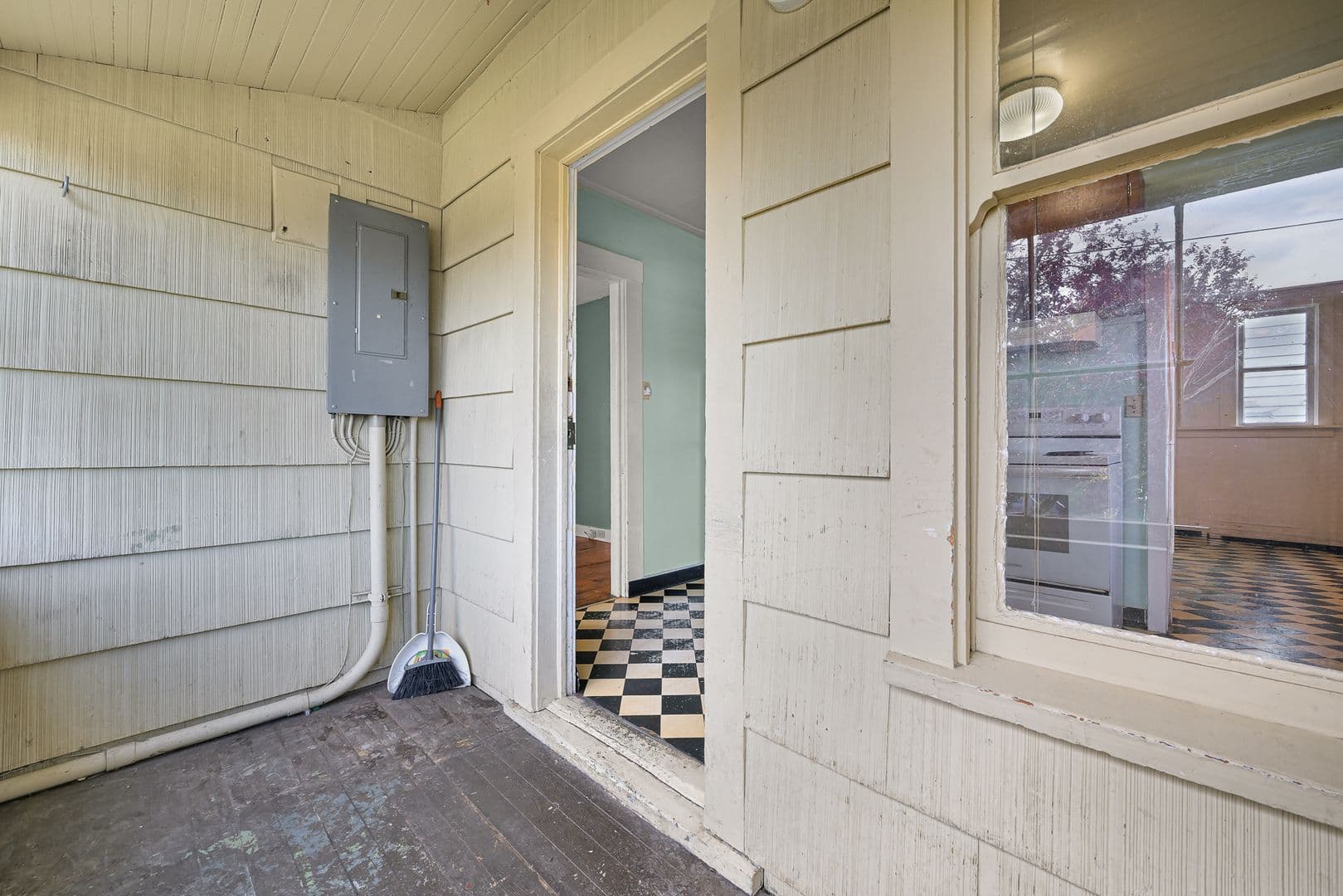 Bellingham House: 1323 Ellis Street