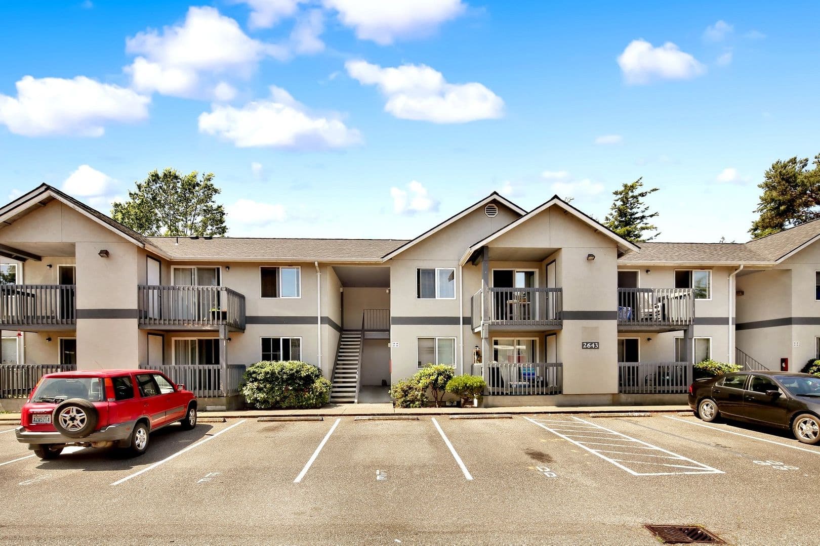 Bellingham Apartment: 2631,2635,2639,2643,2647 W Maplewood Avenue