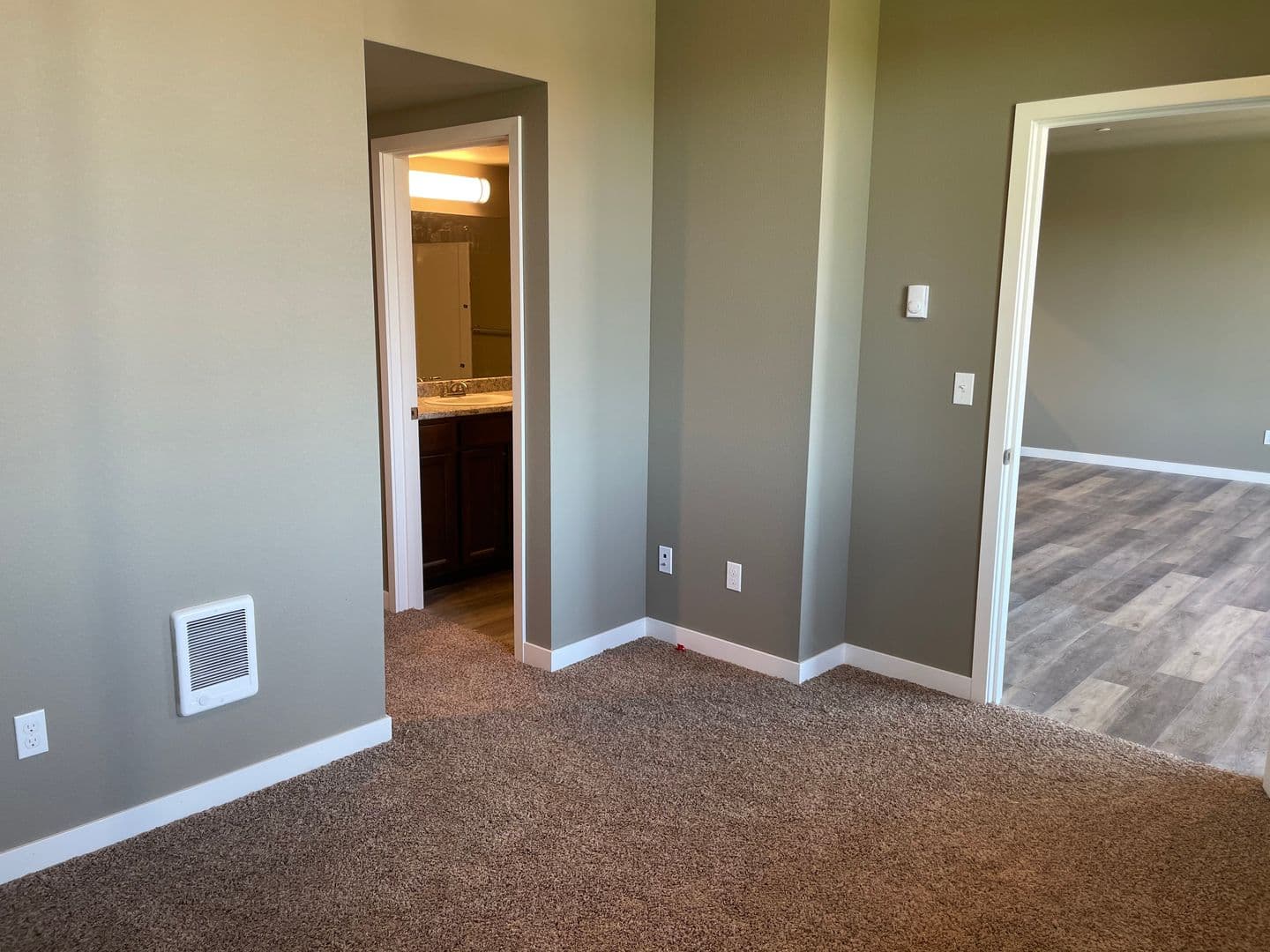 Bellingham Apartment: 3613 Consolidation Avenue