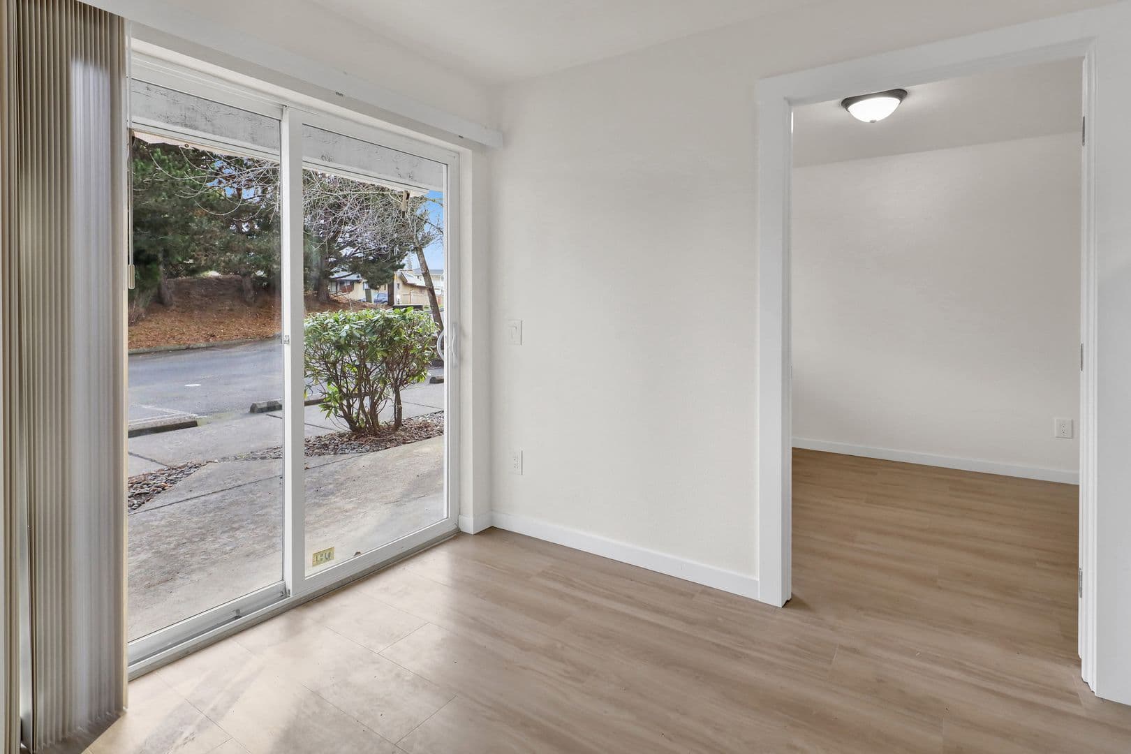 Bellingham Apartment: 1401-1405 E Sunset Dr