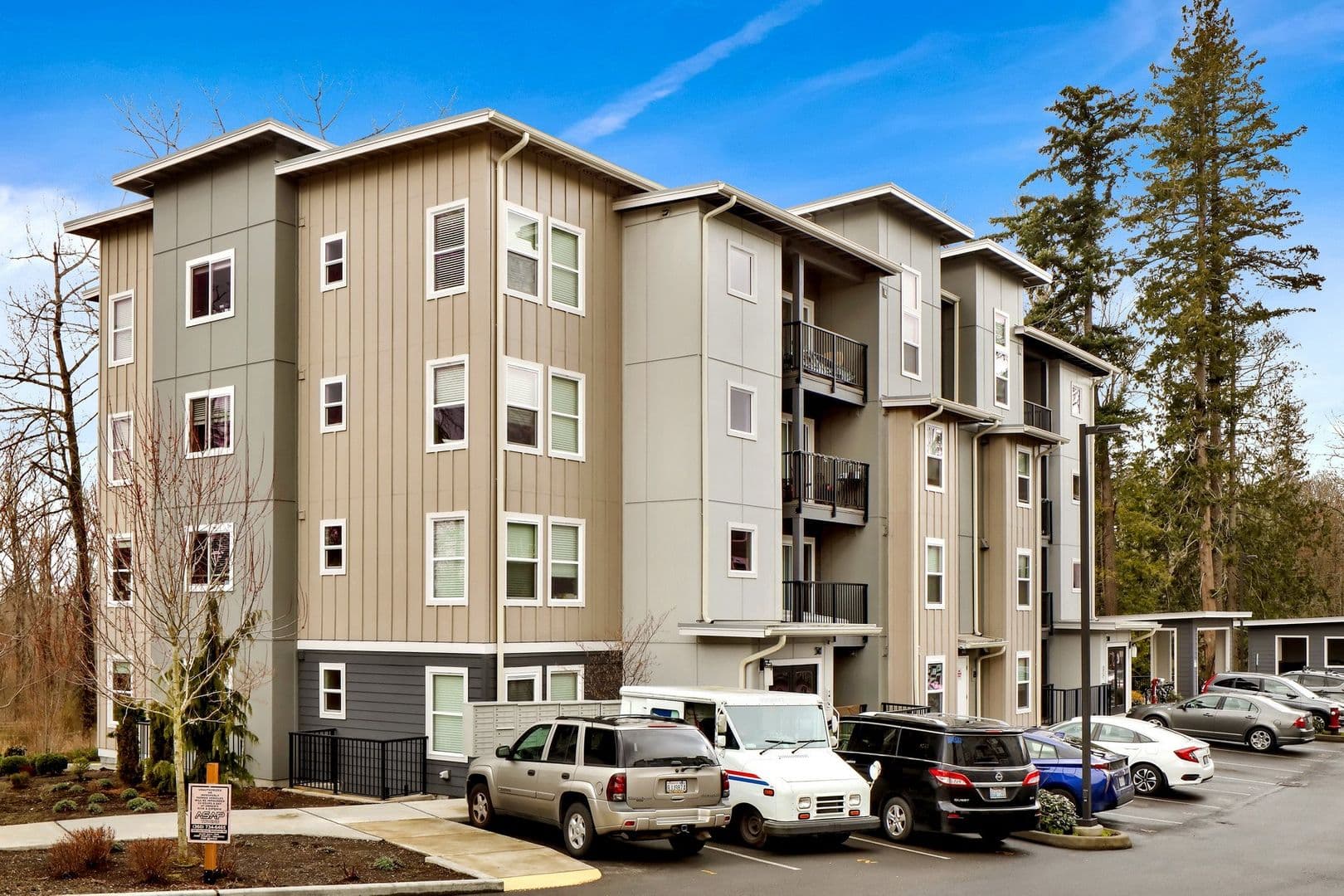Bellingham Apartment: 541 -545 -549 E Kellogg Road