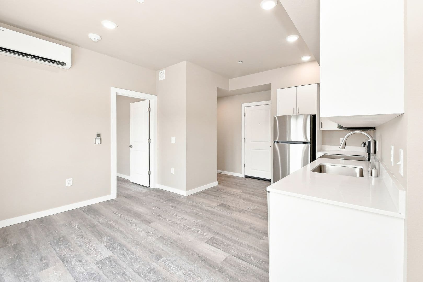 Bellingham Apartment: 2418 Verona Street