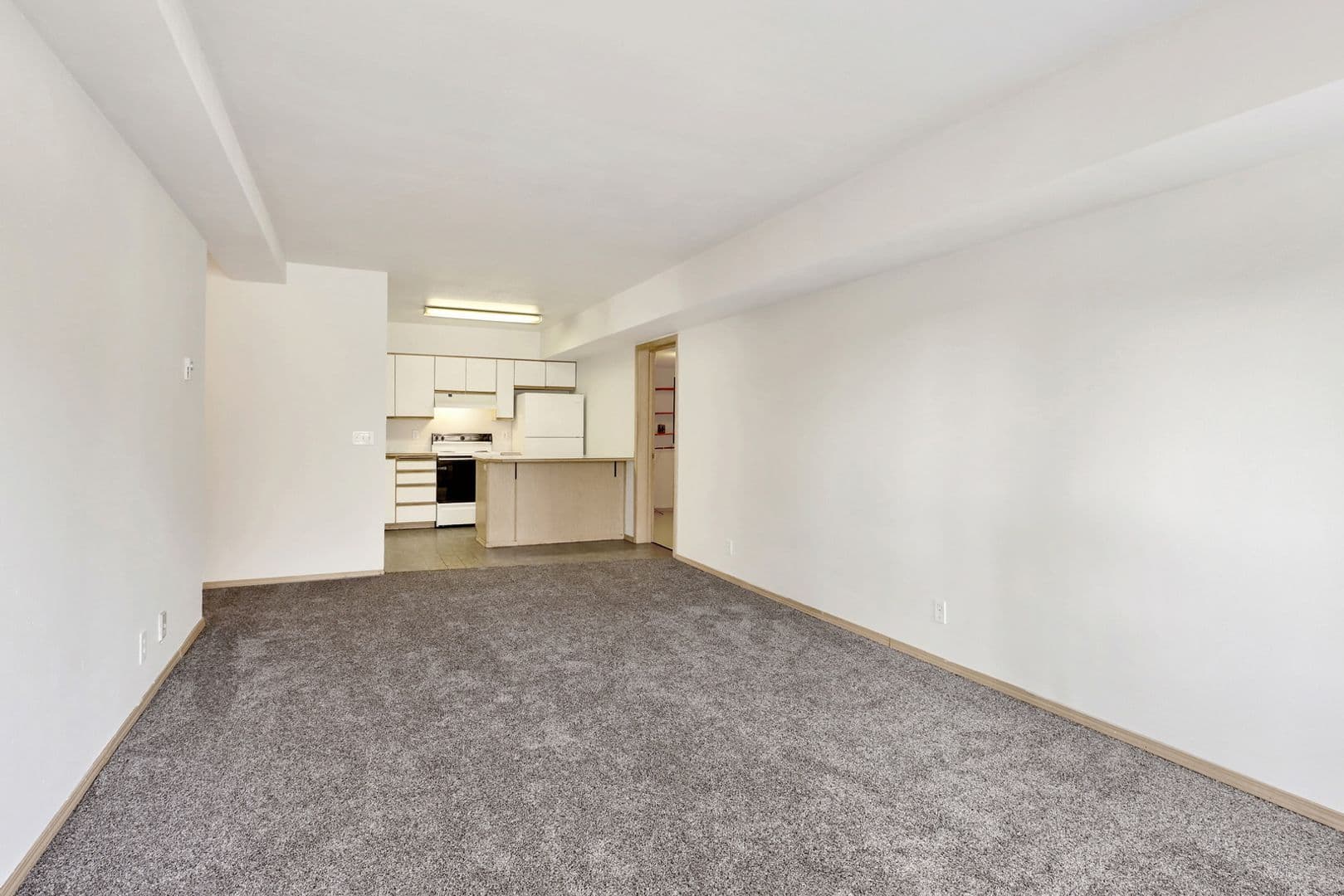 Bellingham Apartment: 2170 Douglas Avenue