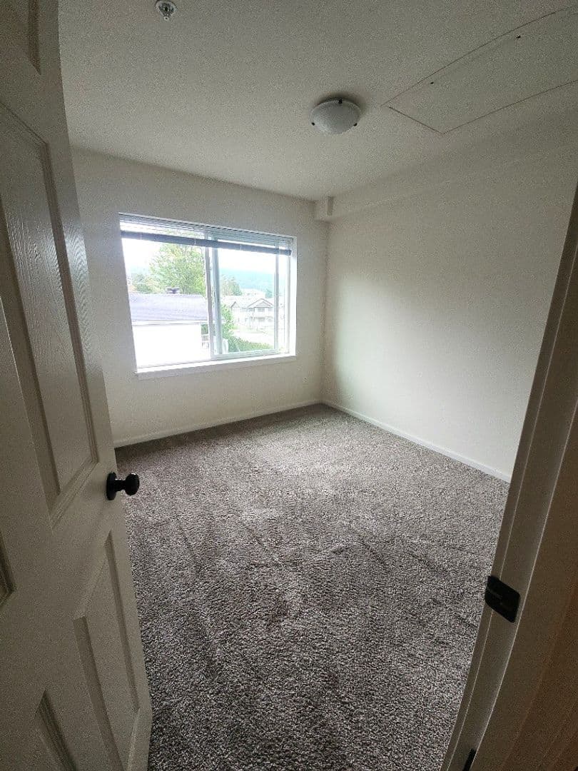 Bellingham Apartment: 2305 Douglas Avenue