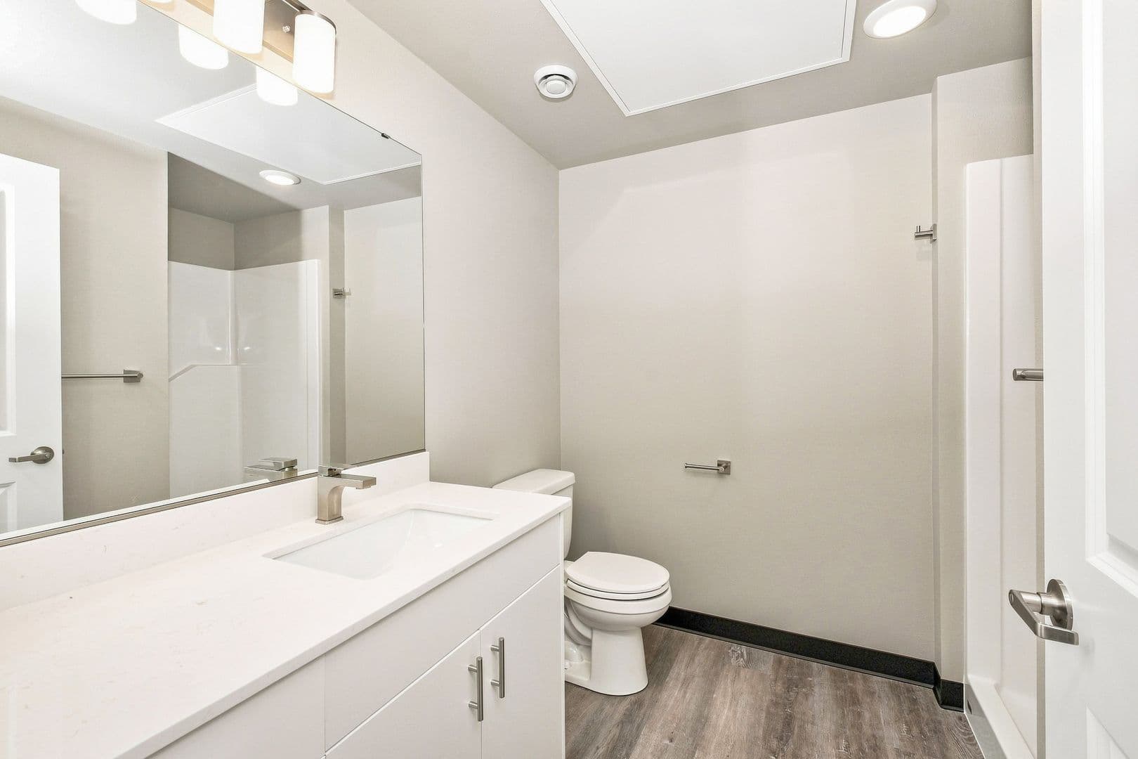 Bellingham Apartment: 2418 Verona Street