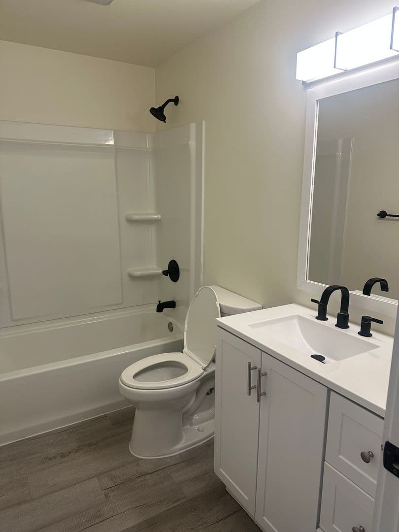 Bellingham Apartment: 1500 E Victor St
