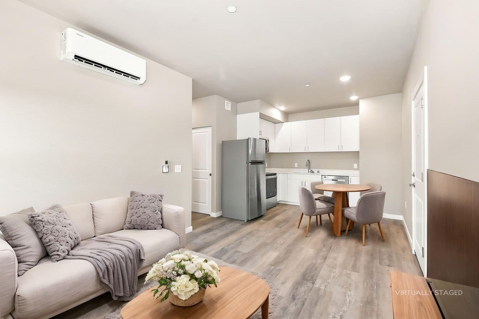 Bellingham Apartment: 2418 Verona Street
