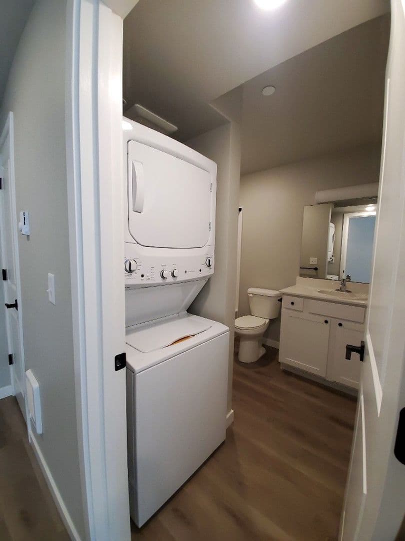 Bellingham Apartment: 4145 Britton Loop