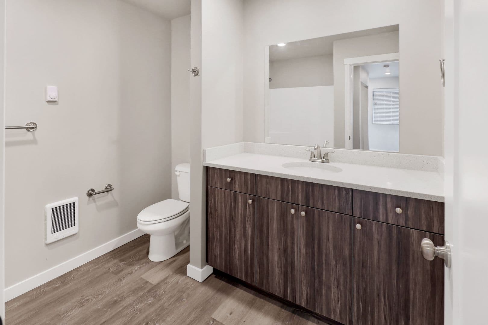 Ferndale Apartment: 1848 Eastgate Loop