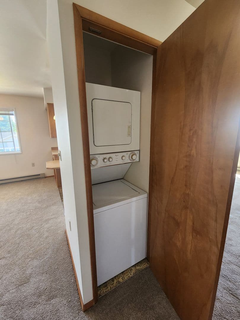 Lynden Apartment: 1301 E St. & 211 S. 14th St. & 212 S. British Columbia Ave.