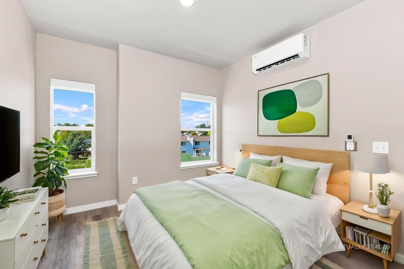 Bellingham Apartment: 2418 Verona Street