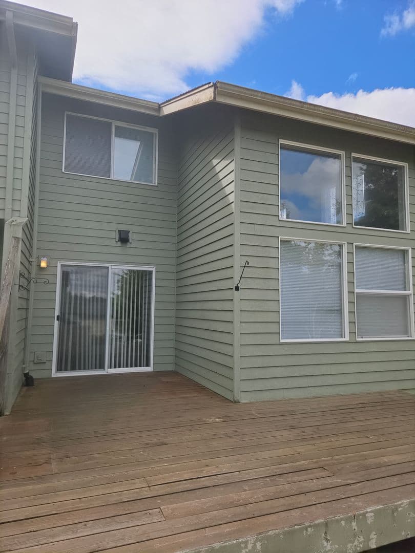 Bellingham Apartment: 2505 Kentucky