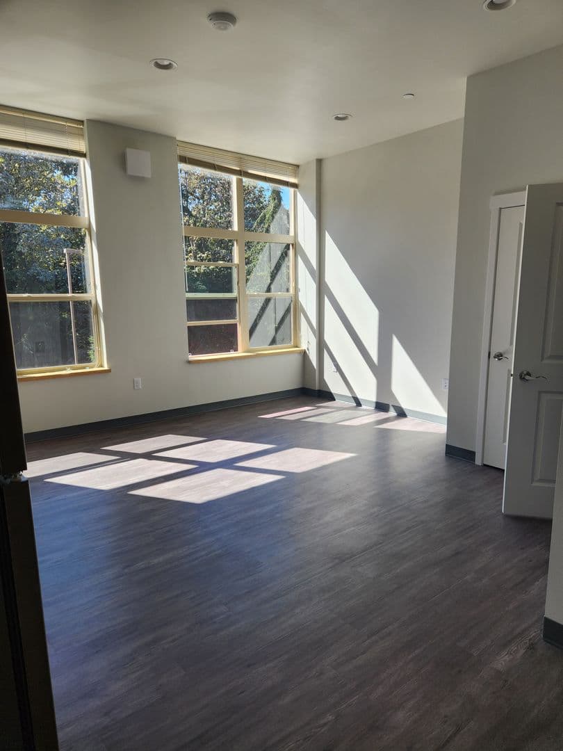 Bellingham Apartment: 1440 10th Street