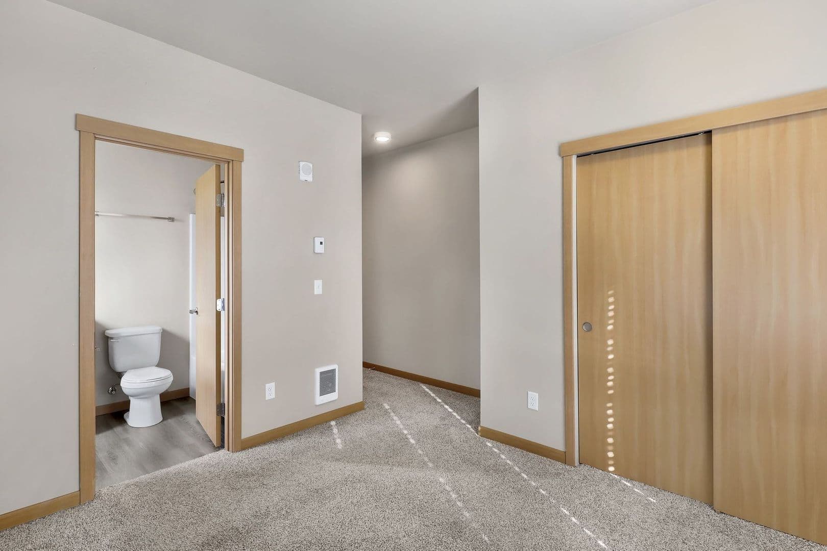 Bellingham Apartment: 541 -545 -549 E Kellogg Road