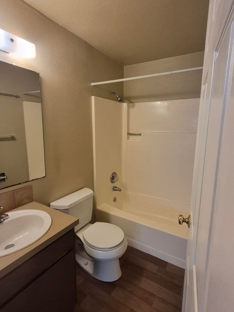 Bellingham Apartment: 926 23rd/927 22nd Street