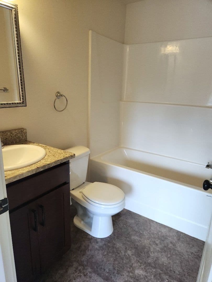 Bellingham Apartment: 2305 Douglas Avenue