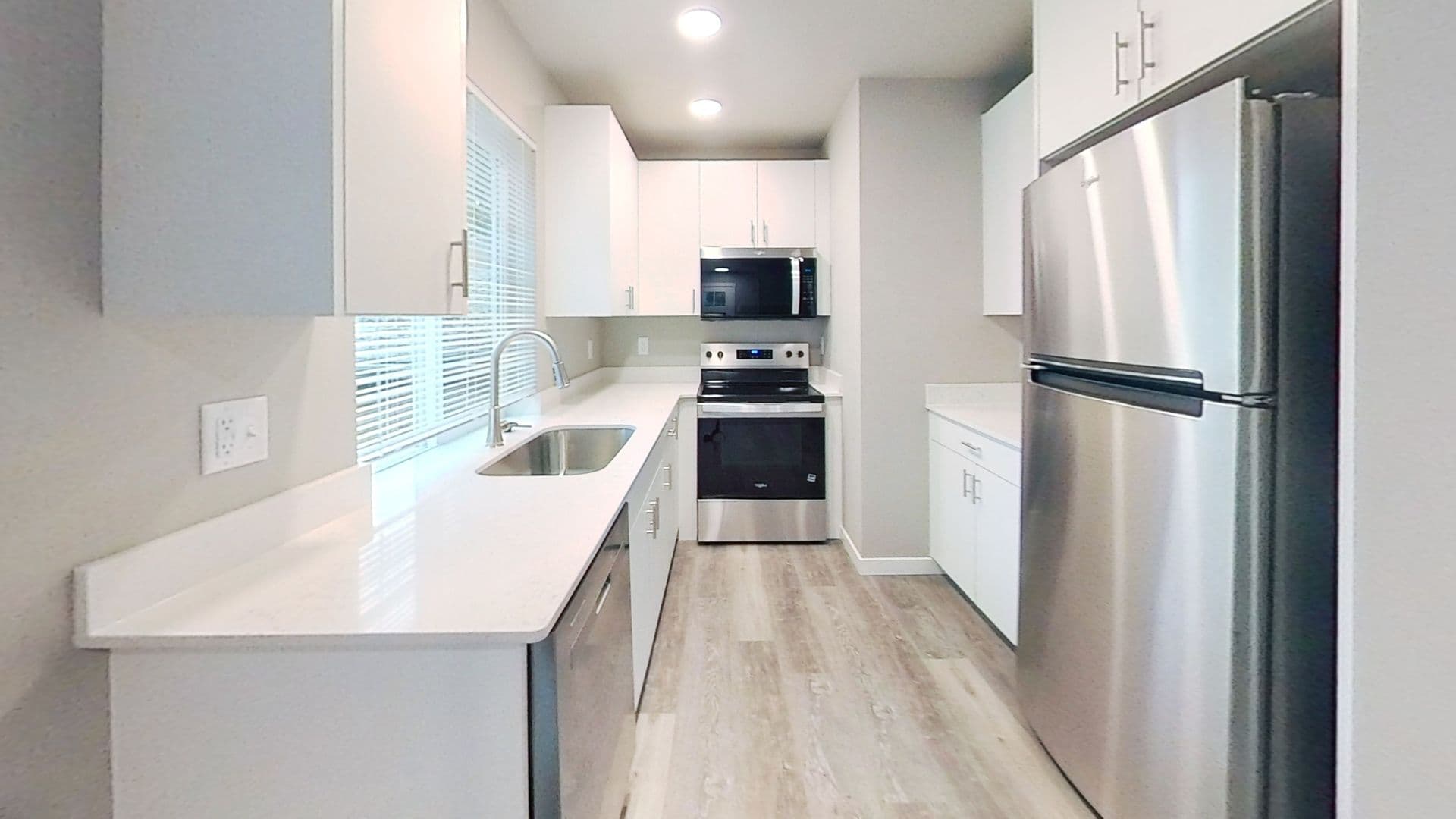 Bellingham Apartment: 2418 Verona Street