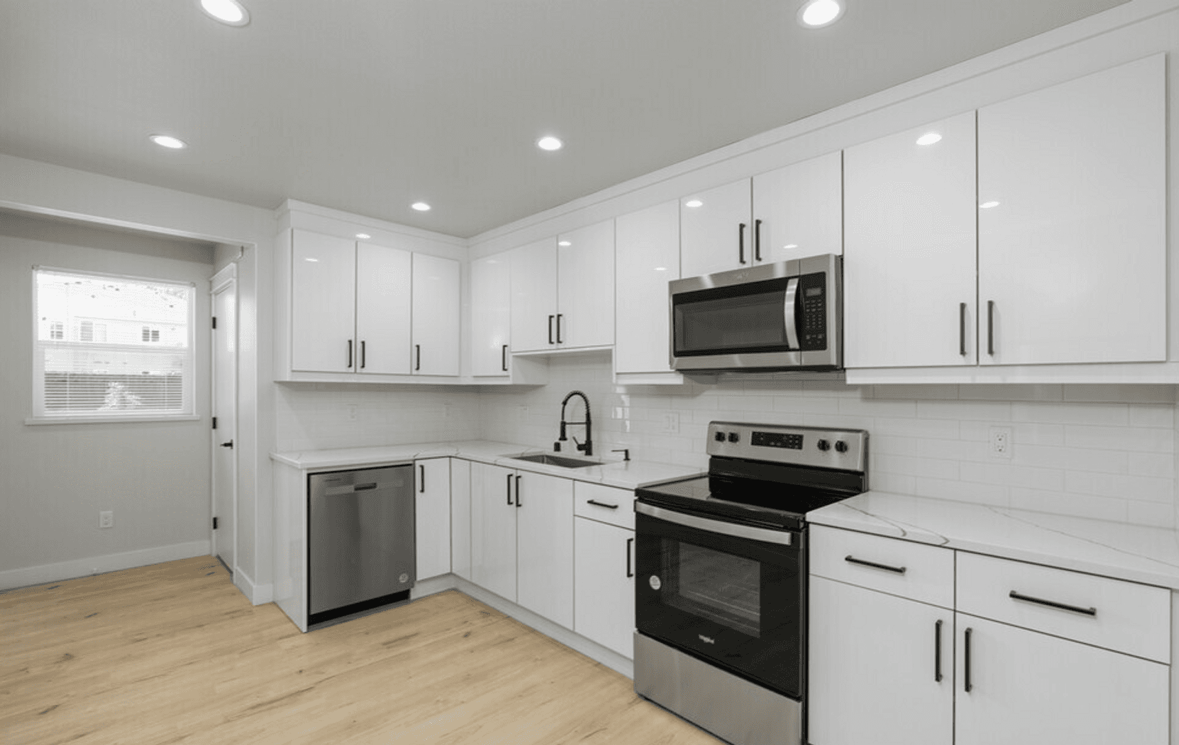 Bellingham Apartment: 3408-3412 Northwest Avenue