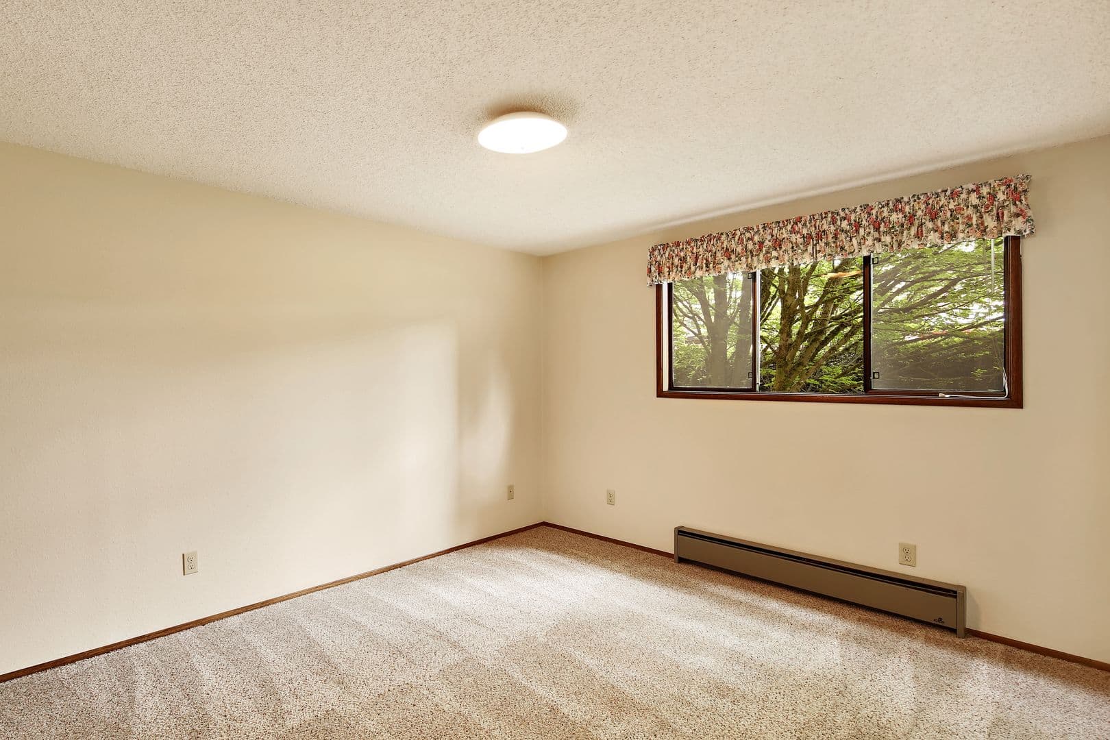 Lynden Apartment: La Villa Drive, 1412 Liberty St, 1414 Liberty St, 14th St