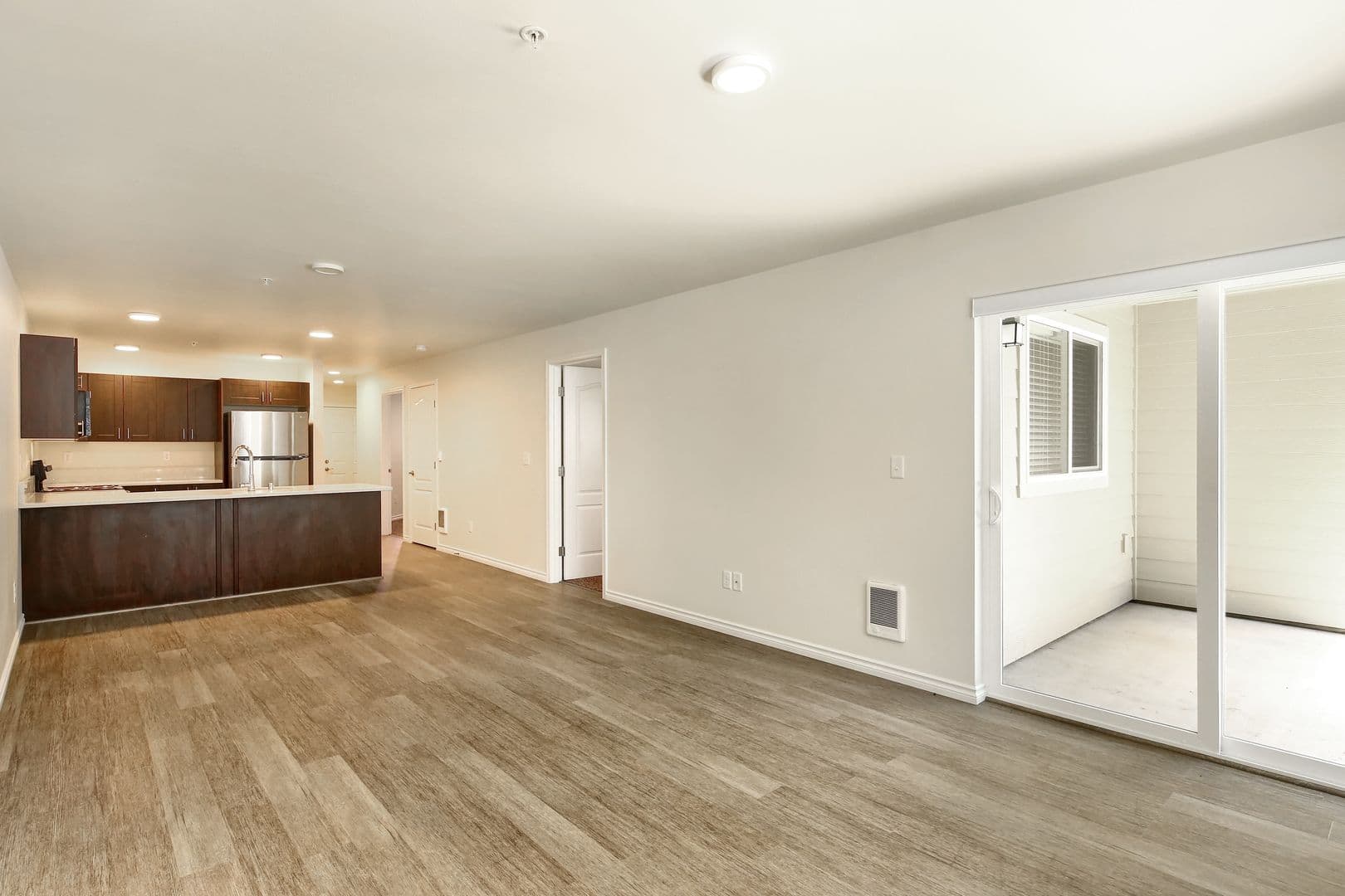 Lynden Apartment: 8874-8878  Depot Road