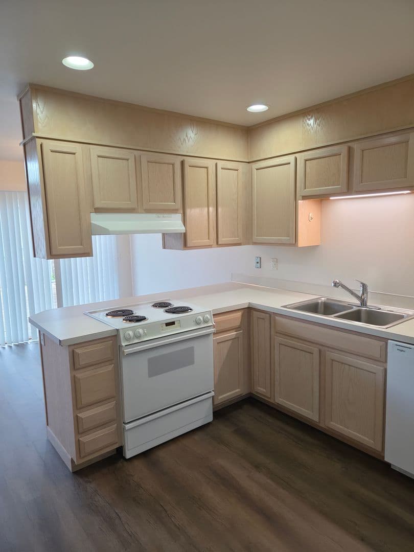 Bellingham Apartment: 2505 Kentucky