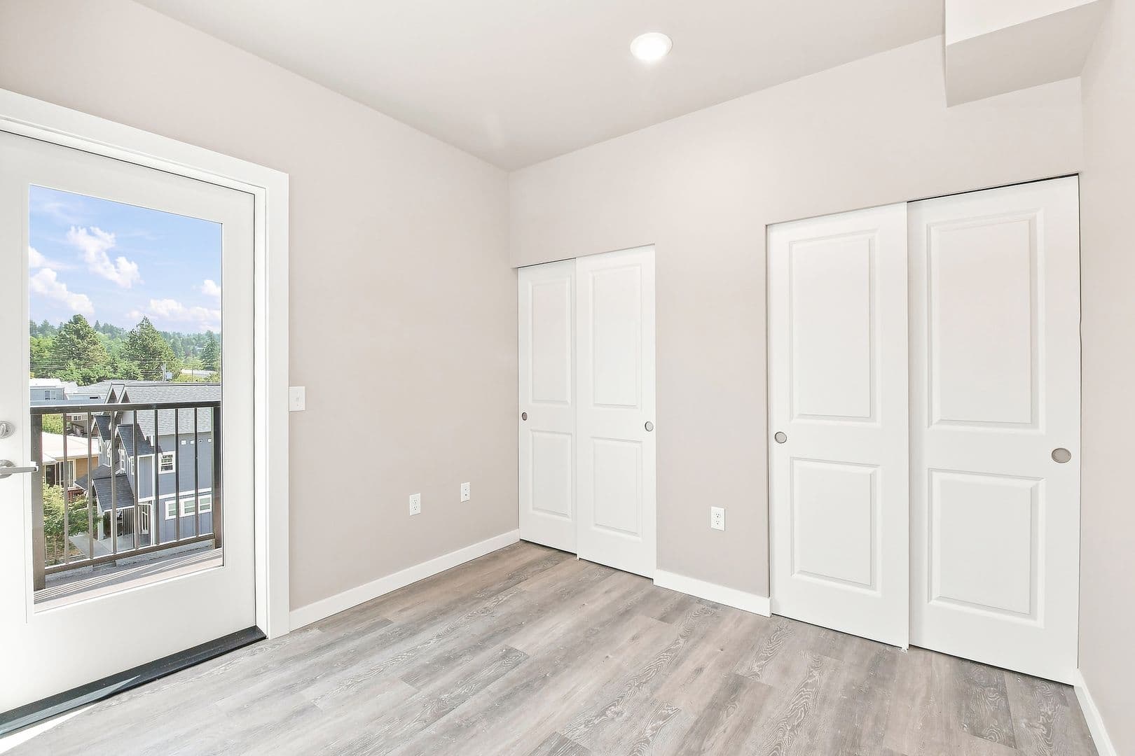 Bellingham Apartment: 2418 Verona Street