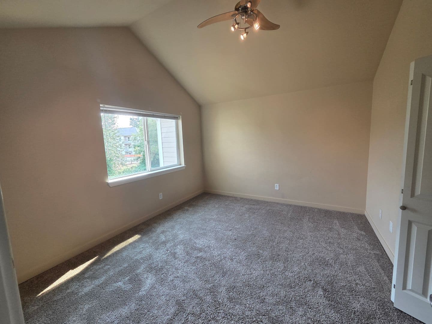 Ferndale Apartment: 2180 Washington St