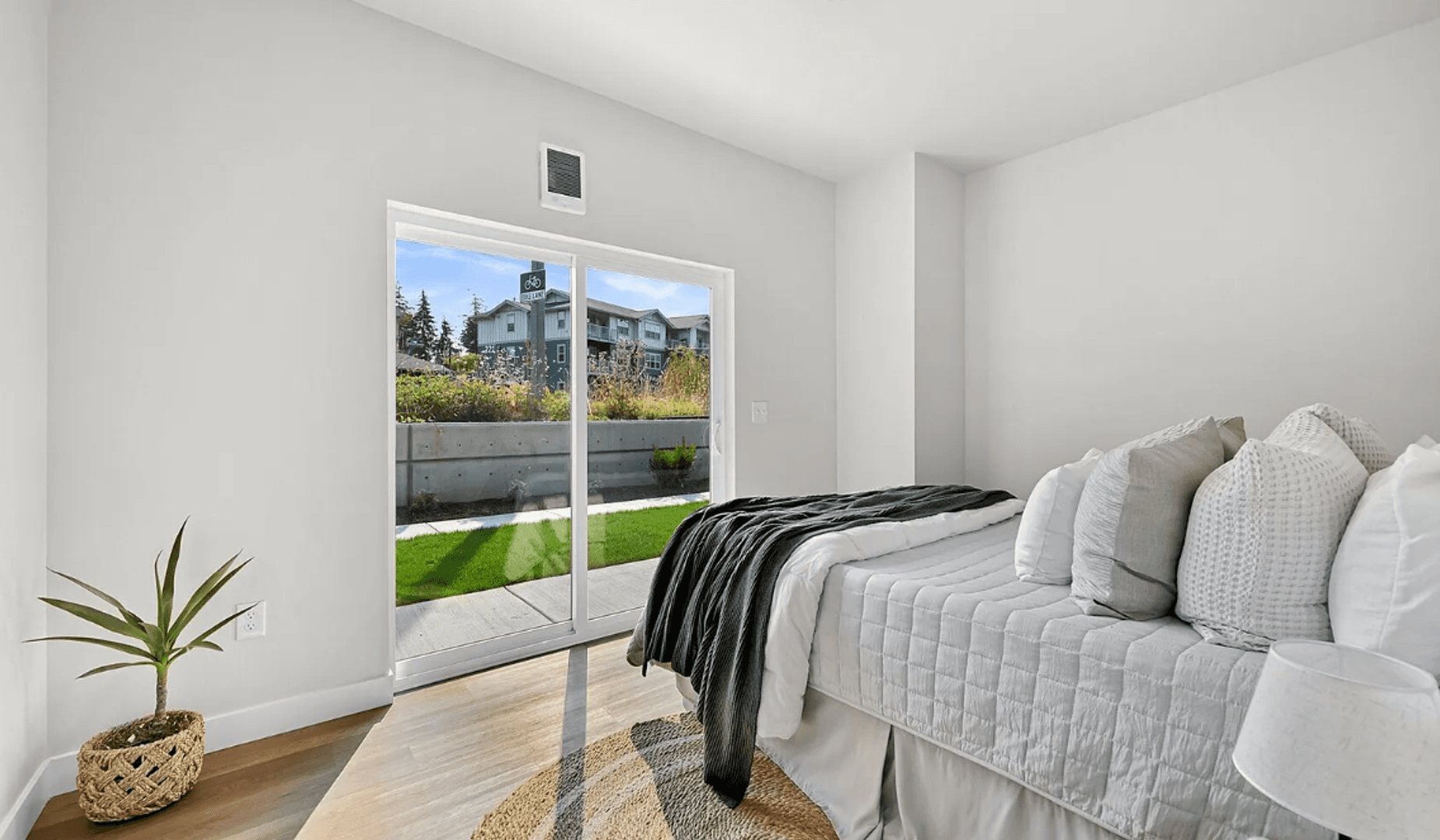 Bellingham Apartment: 217-219 Prince Ave
