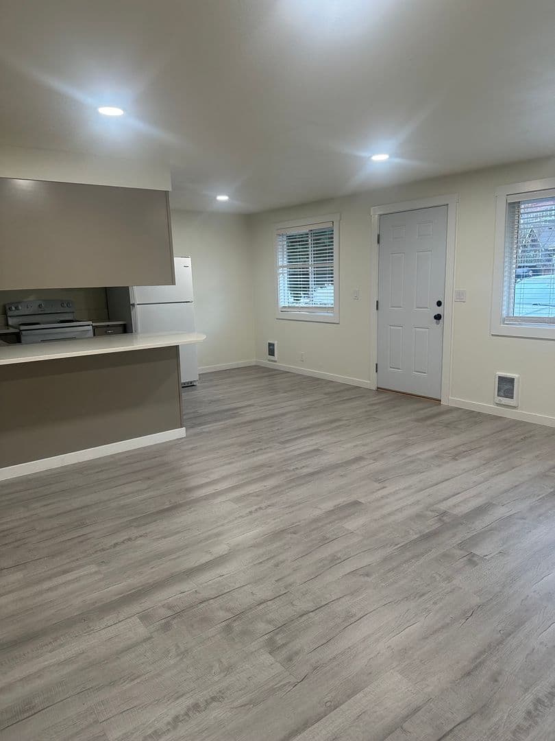 Bellingham Apartment: 1500 E Victor St